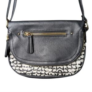 Like New Apt. 9 Black and White Crossbody Bag Hidden Front Zipper Pocket Flap